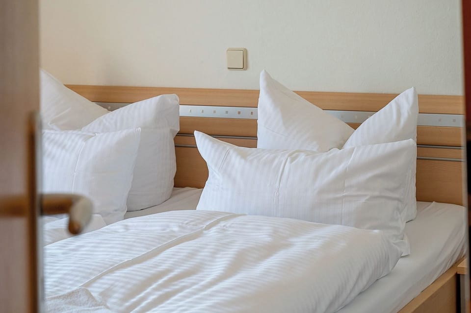 In-room safe, WiFi (free)