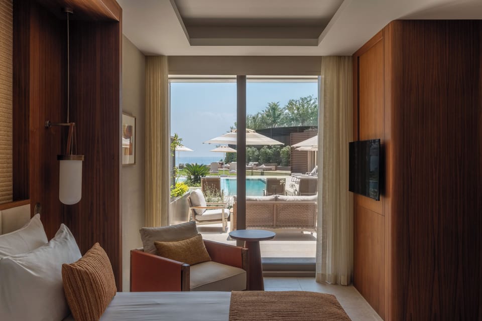 Deluxe Room, Pool View | WiFi (free)