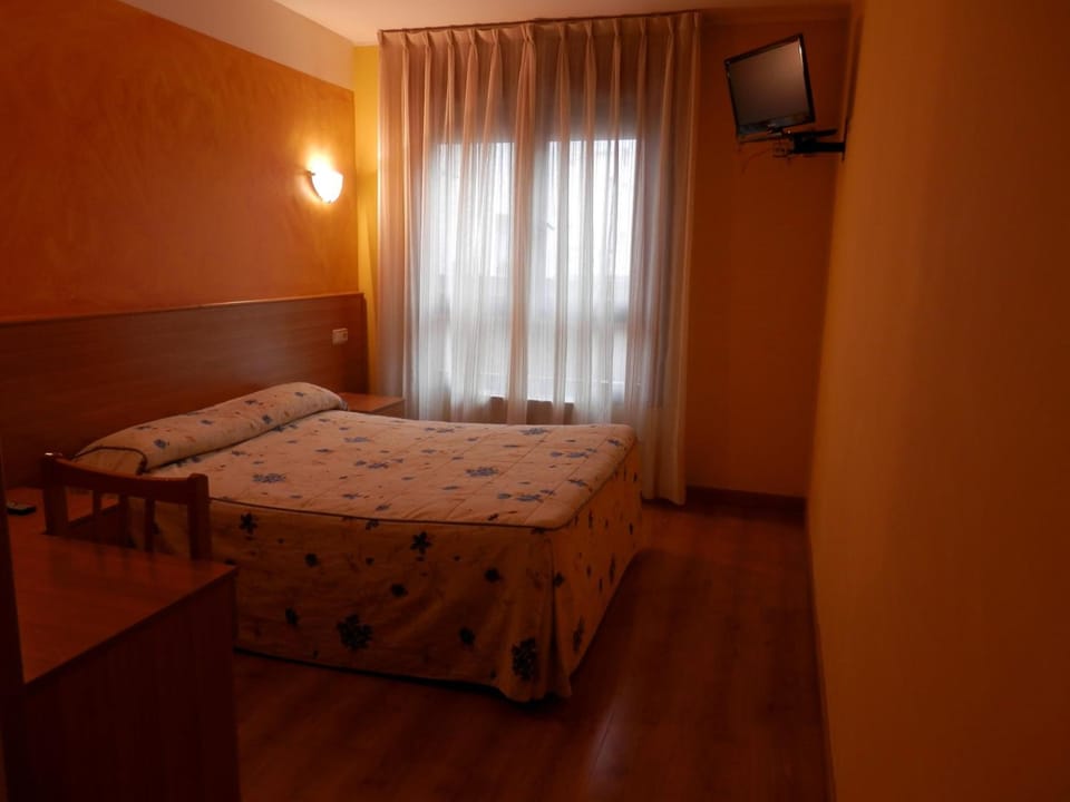 Desk, cribs/infant beds, rollaway beds, free WiFi
