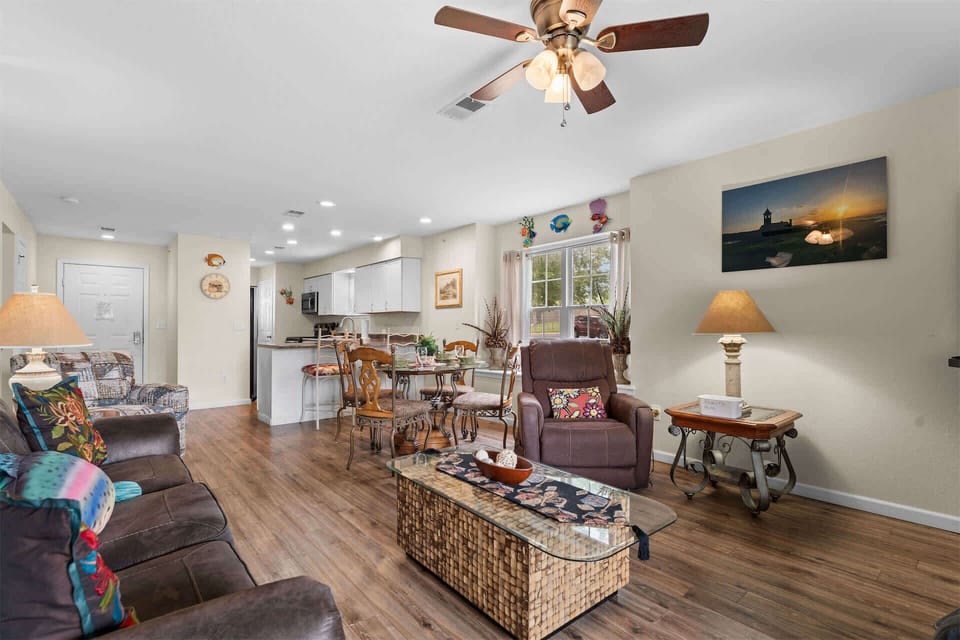 Condo, Multiple Beds, Golf View (Pond View Escape) | Living area