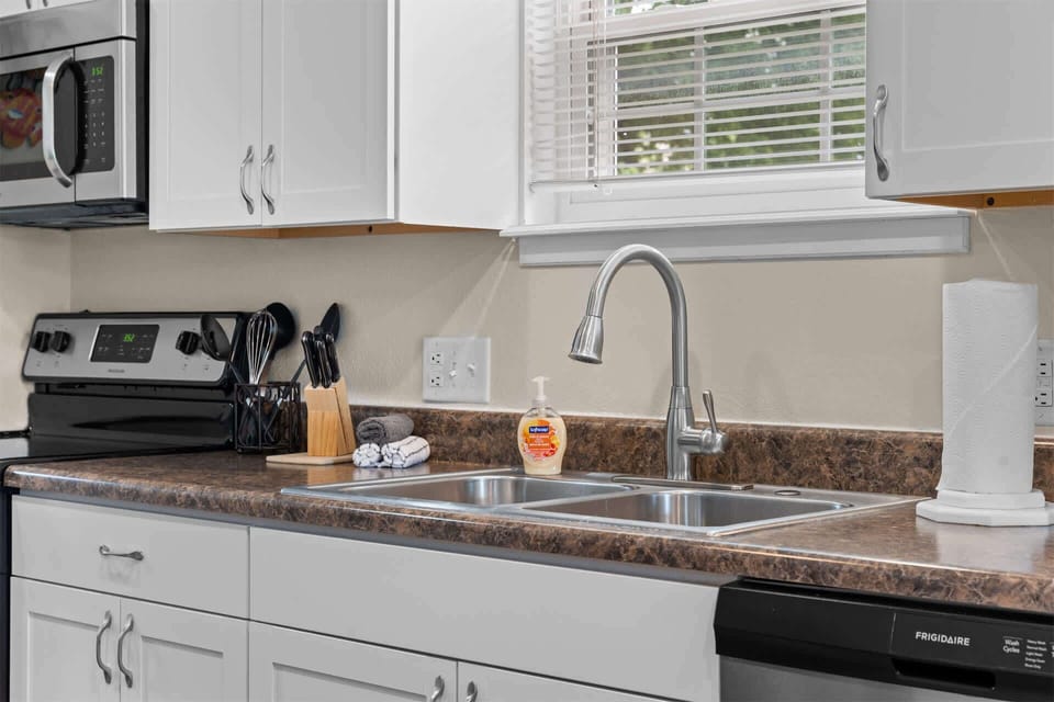 Condo, Multiple Beds, Golf View (Pond View Escape) | Private kitchen