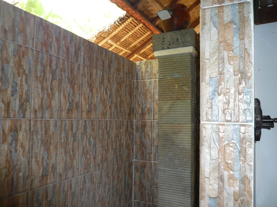Deluxe Cottage, Ocean View | Bathroom shower