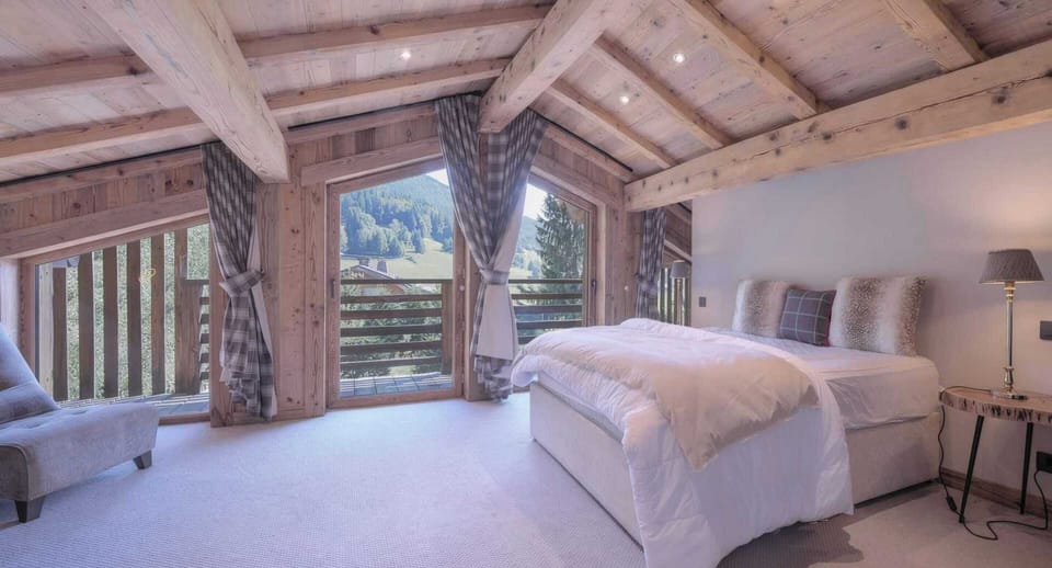 Apartment | 5 bedrooms, laptop workspace, iron/ironing board, bed sheets