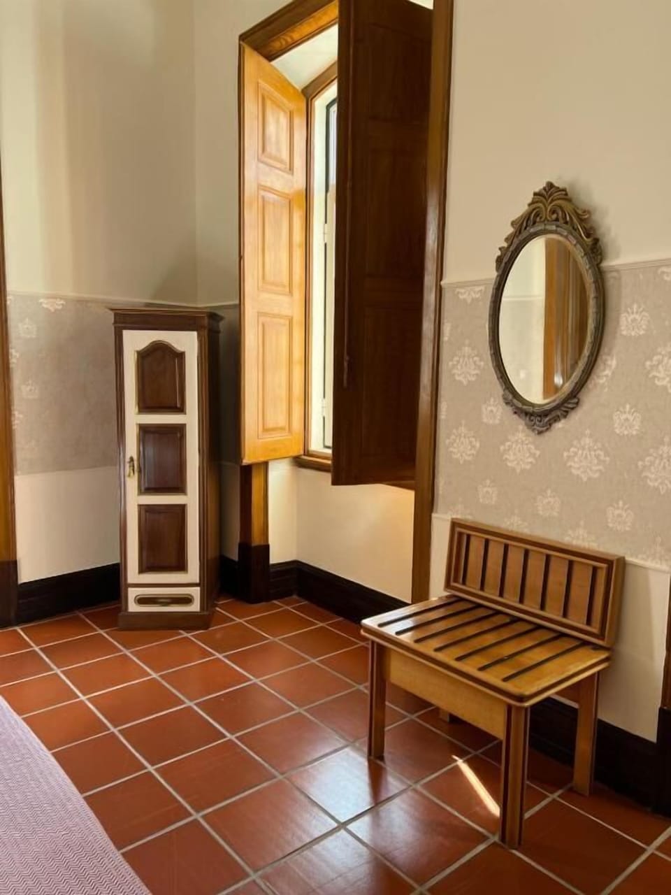 Deluxe Double Room, City View | Interior