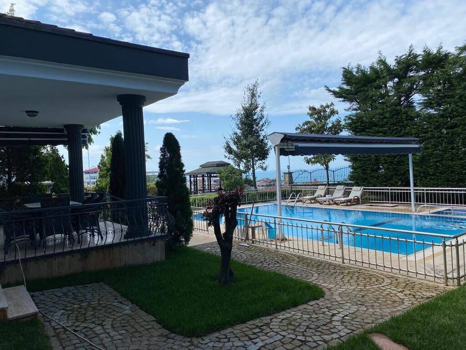 Private pool