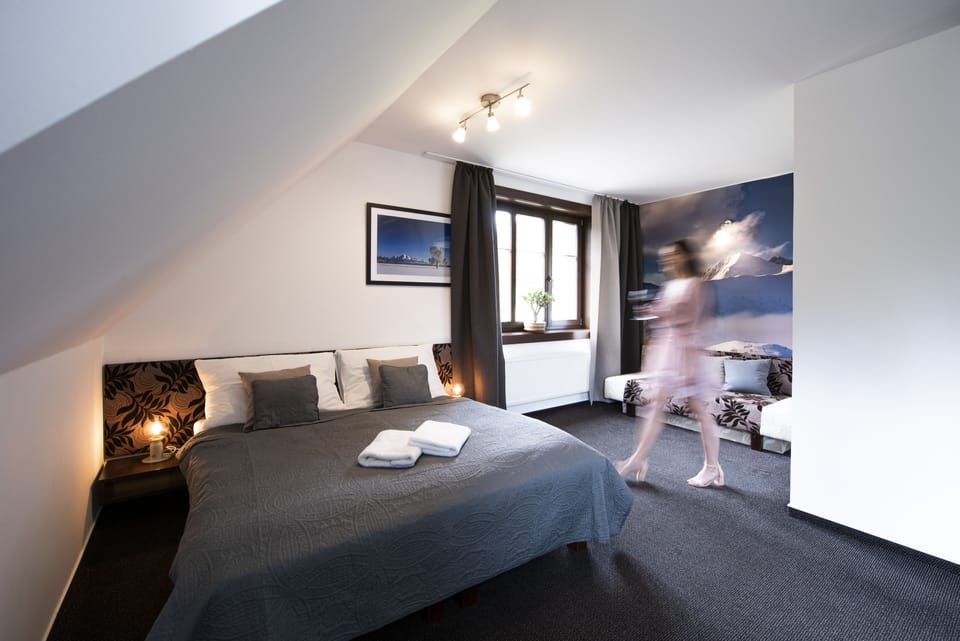 Double Room (2 Adults  2 Children) | Desk, free WiFi