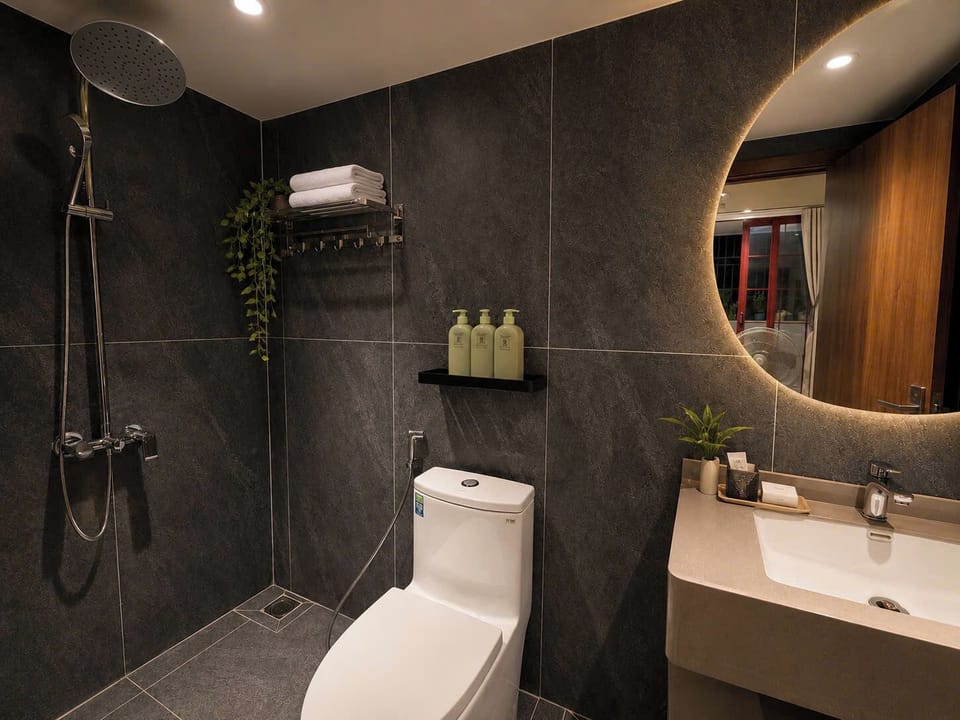 Romantic Double Room, City View | Bathroom | Shower, rainfall showerhead, hair dryer, bidet