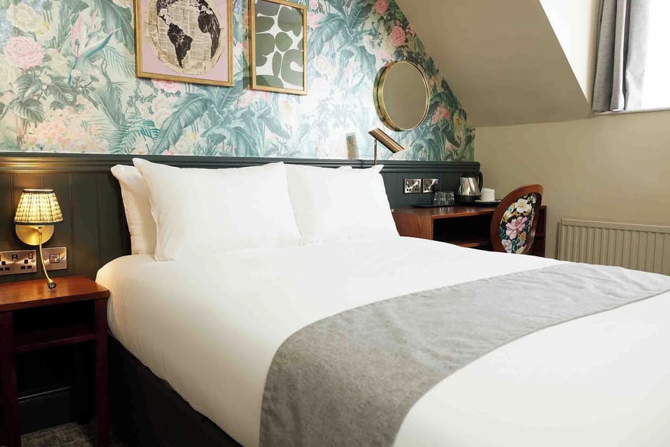 Desk, blackout drapes, free WiFi, bed sheets