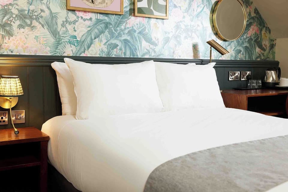 Desk, blackout drapes, free WiFi, bed sheets