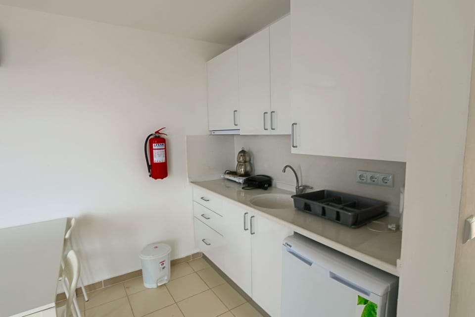 Coffee/tea maker, electric kettle