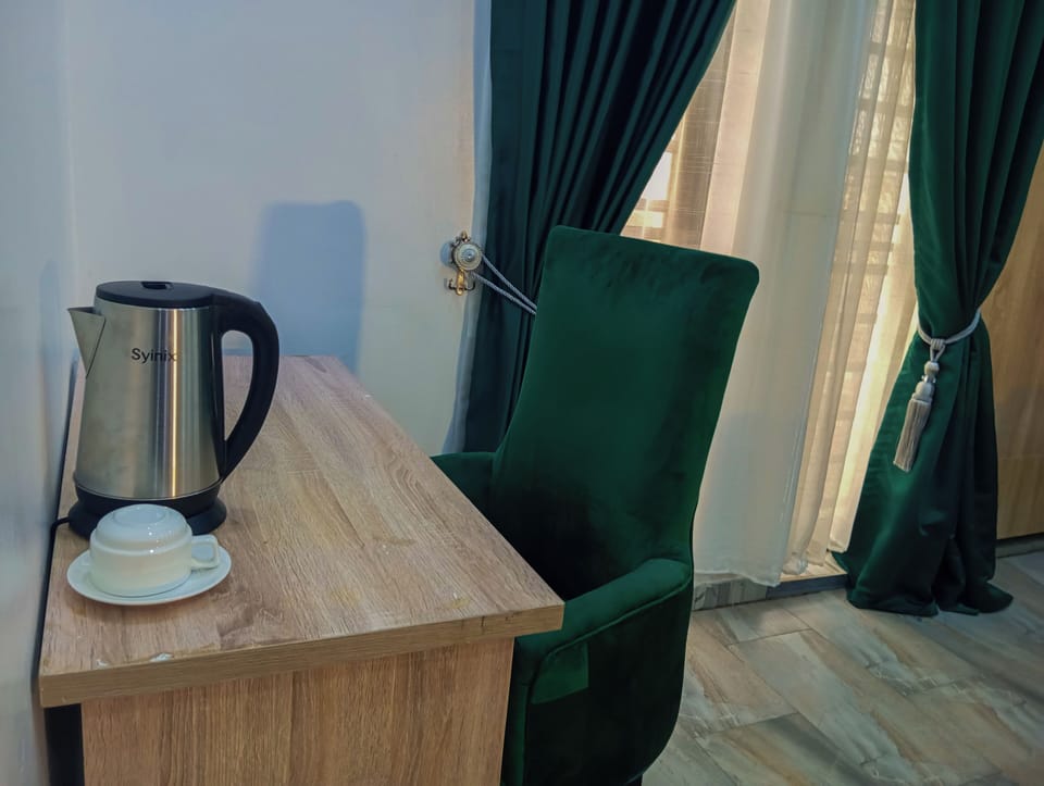 Standard Suite, Non Smoking | Interior