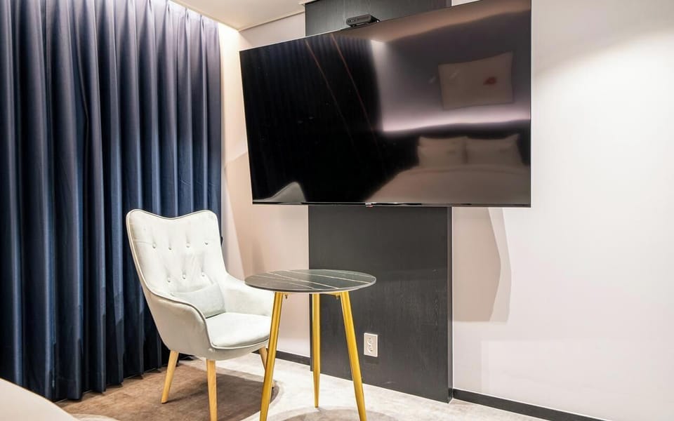 Premium Double Room | Desk, laptop workspace, WiFi (free)