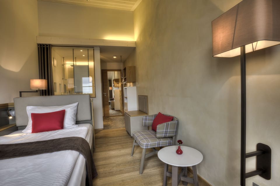 Deluxe Single Room | In-room safe, desk, soundproofing, iron/ironing board