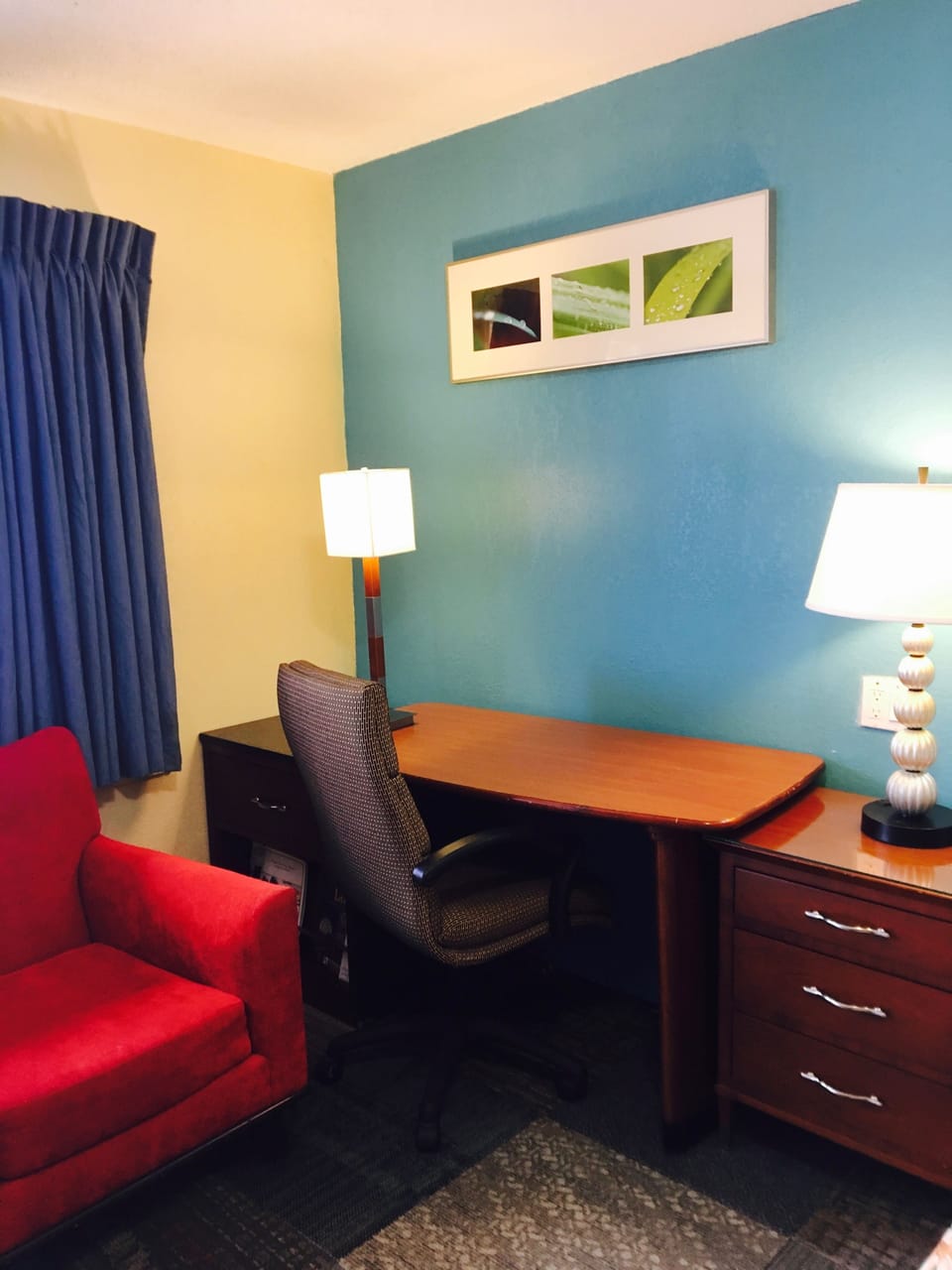 Room, 1 King Bed, Non Smoking | Free WiFi, bed sheets