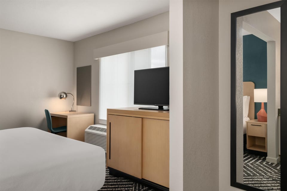 Standard Room, 1 Double Bed | Premium bedding, pillowtop beds, desk, laptop workspace