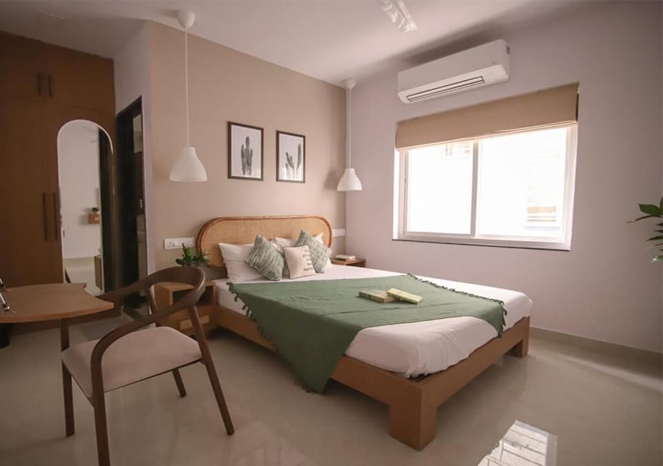 Deluxe Double Room, City View | Desk, laptop workspace, iron/ironing board, WiFi (free)