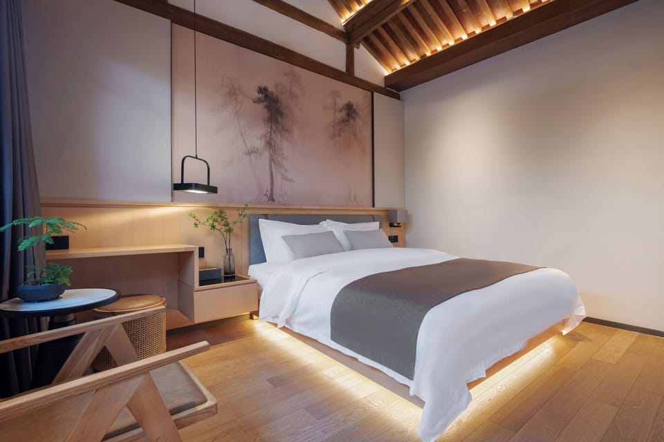 Premium bedding, desk, blackout drapes, soundproofing