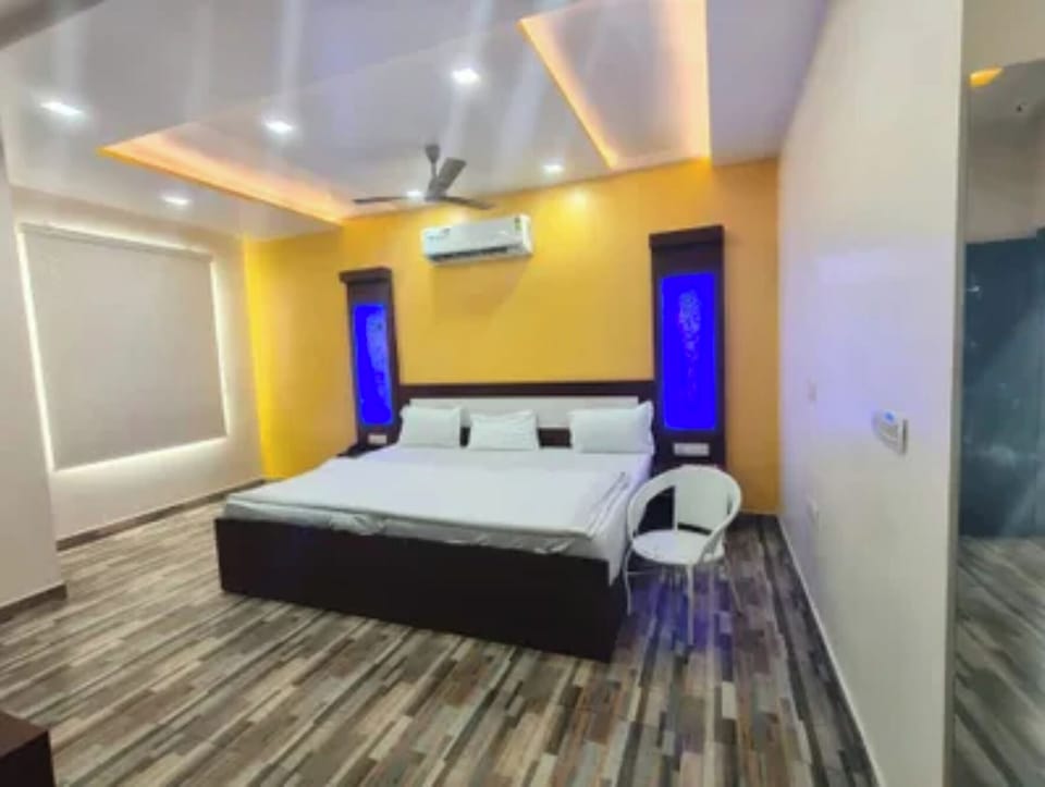 Premium Room | Egyptian cotton sheets, premium bedding, in-room safe, desk