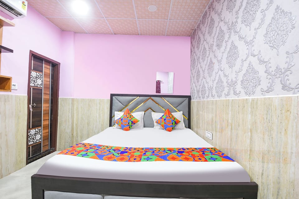 Deluxe Room | Egyptian cotton sheets, premium bedding, in-room safe, desk