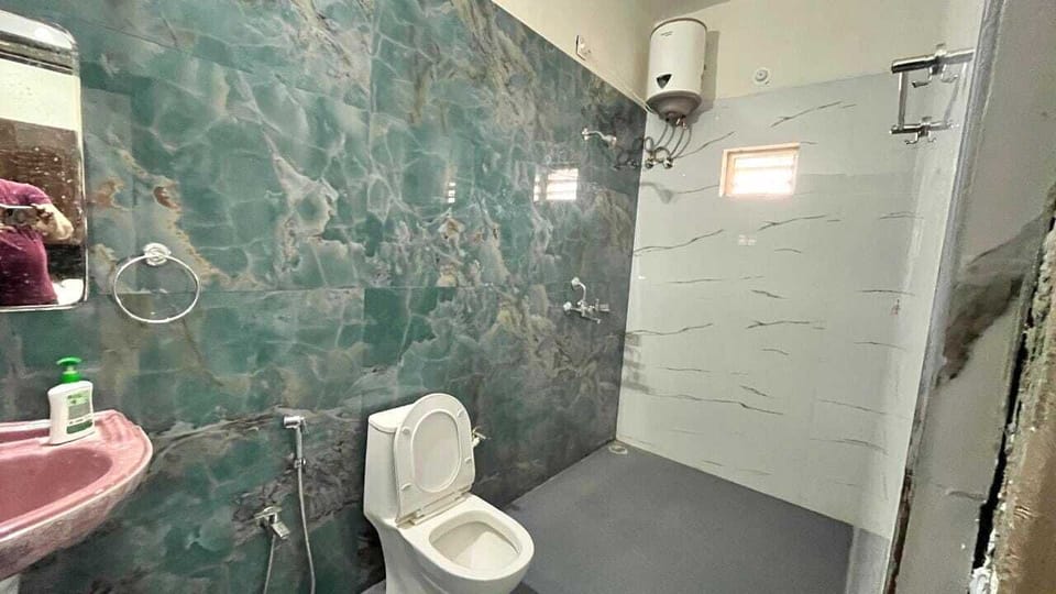 Shower, towels, soap