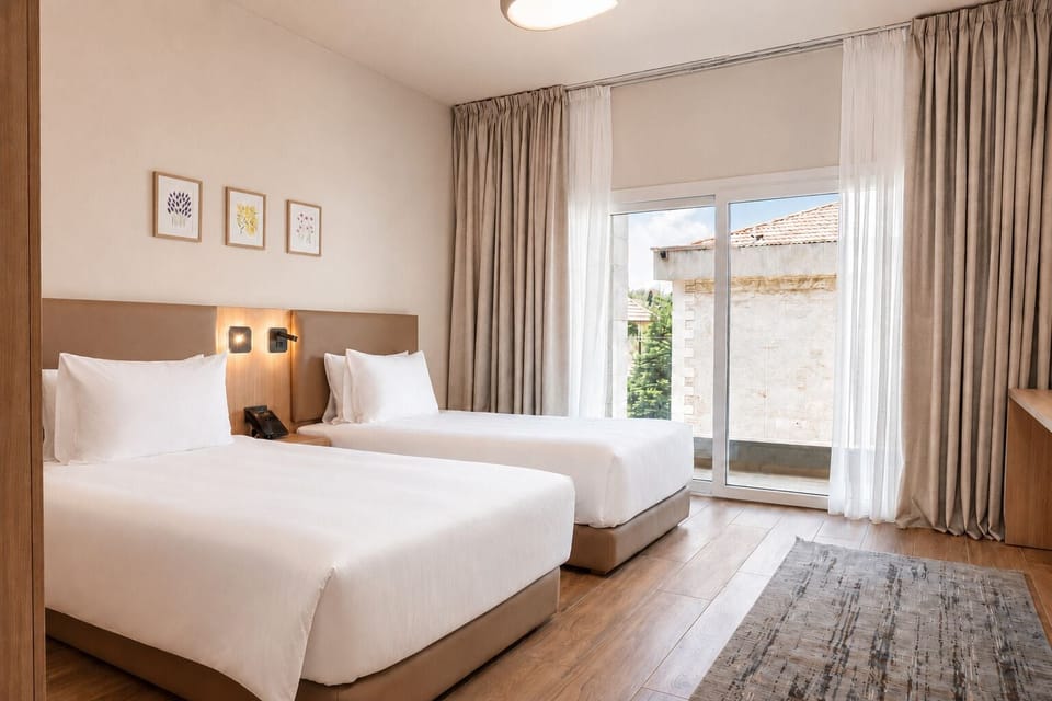 Superior Twin Room, Mountain View | In-room safe, desk, iron/ironing board (on request), WiFi (free)