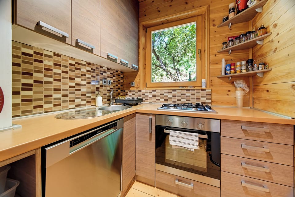 Family House, 2 Bedrooms, Balcony (Holiday Home With Pool And Wellness) | Private kitchen