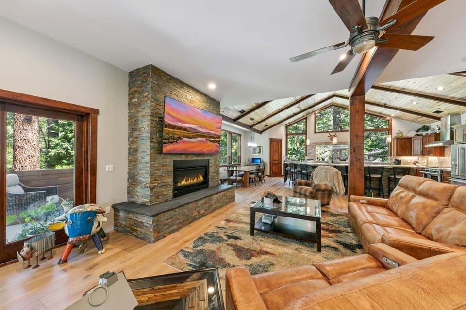 House, Multiple Bedrooms | Living area