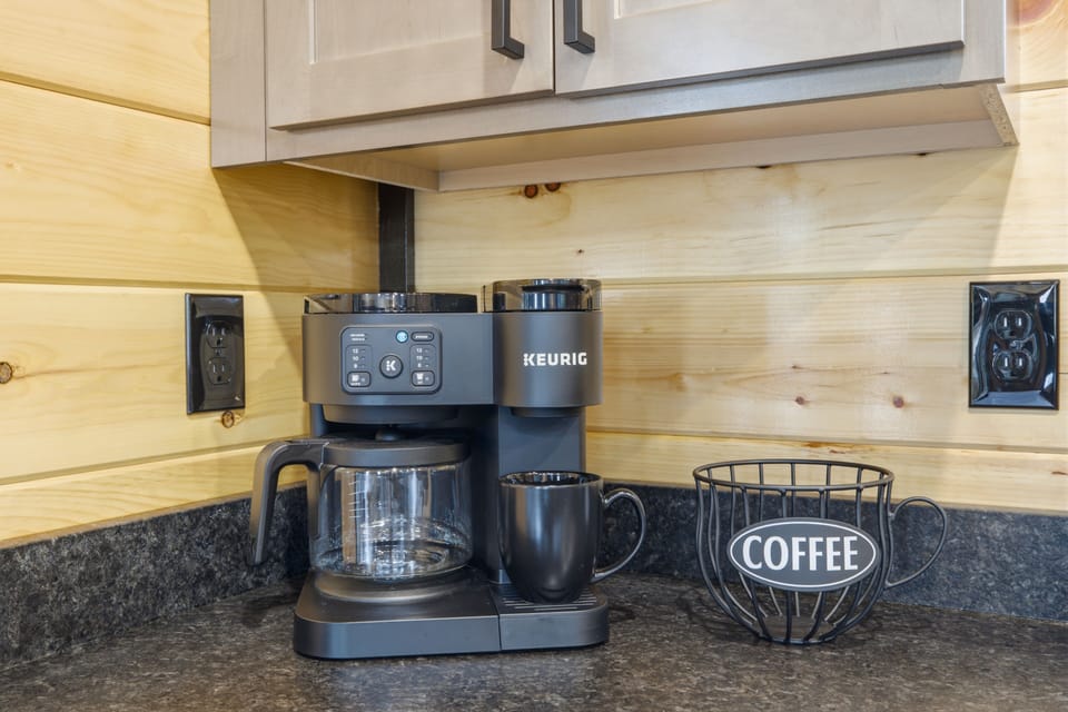 Cabin, 3 Bedrooms | Coffee and/or coffee maker