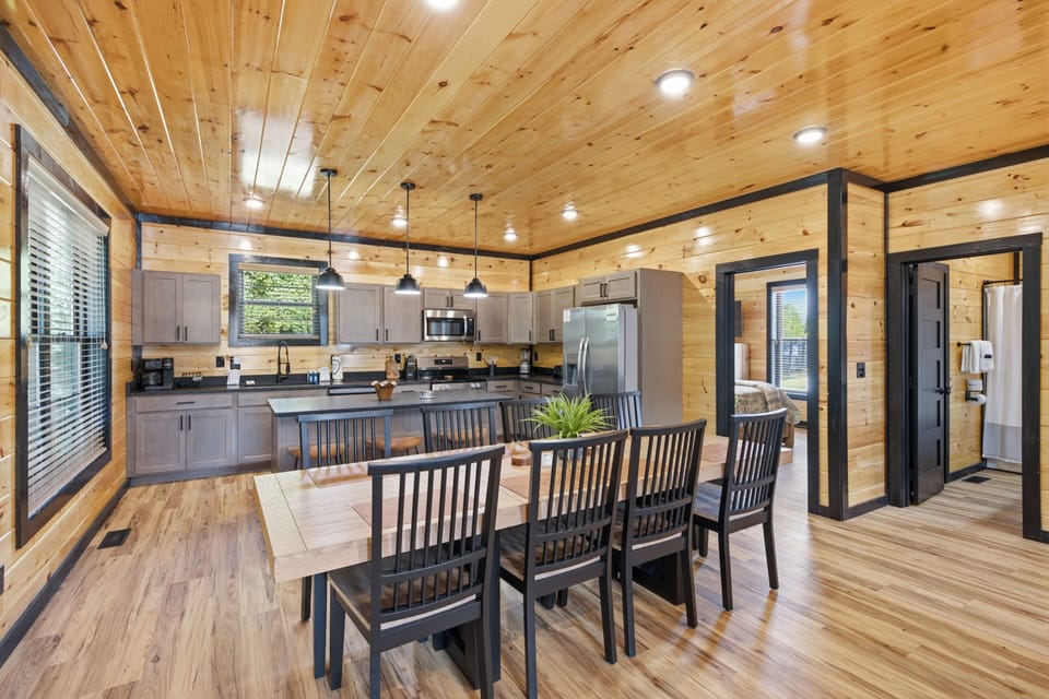 Cabin, 3 Bedrooms | Private kitchen | Coffee/tea maker, fridge, oven, toaster