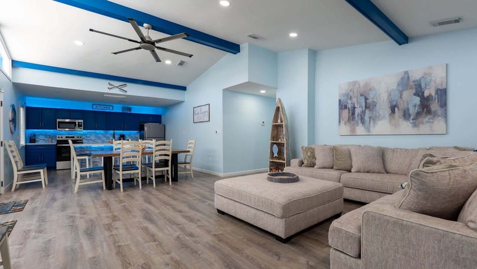 House, 5 Bedrooms | Living area