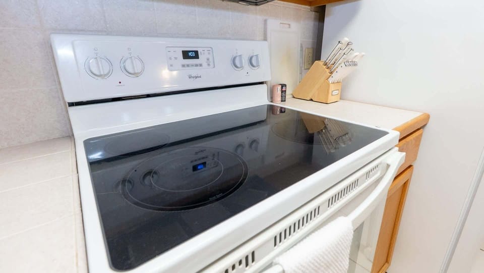 Townhome, 3 Bedrooms | Private kitchen | Coffee/tea maker, fridge, oven, toaster