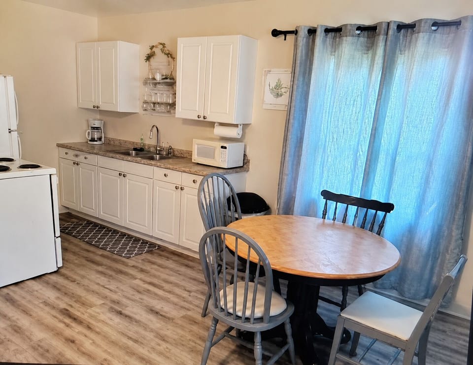 Deluxe Cottage, 1 Bedroom, Pets Not Allowed | Private kitchen