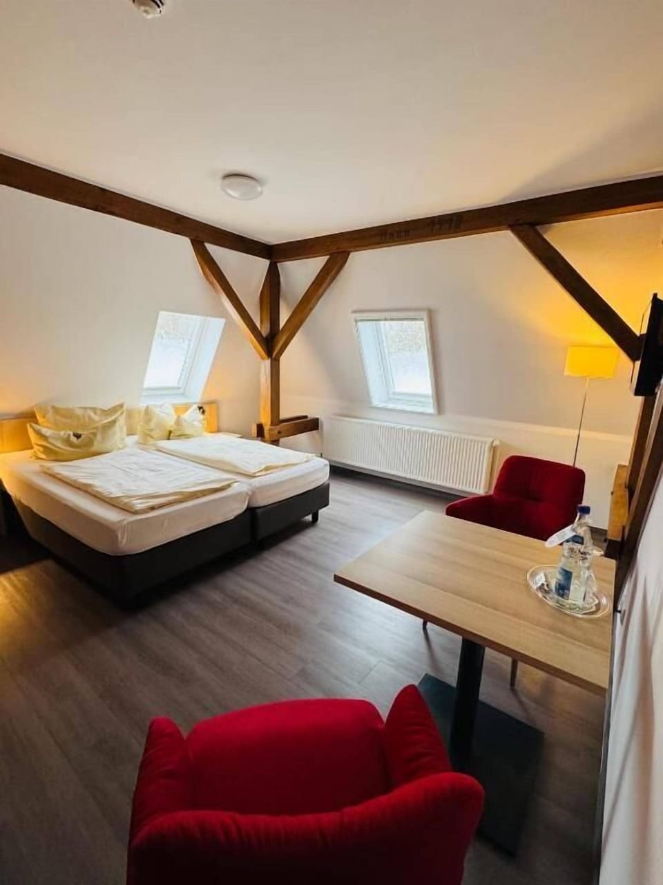 Classic Double Room | In-room safe, desk, soundproofing, WiFi (free)