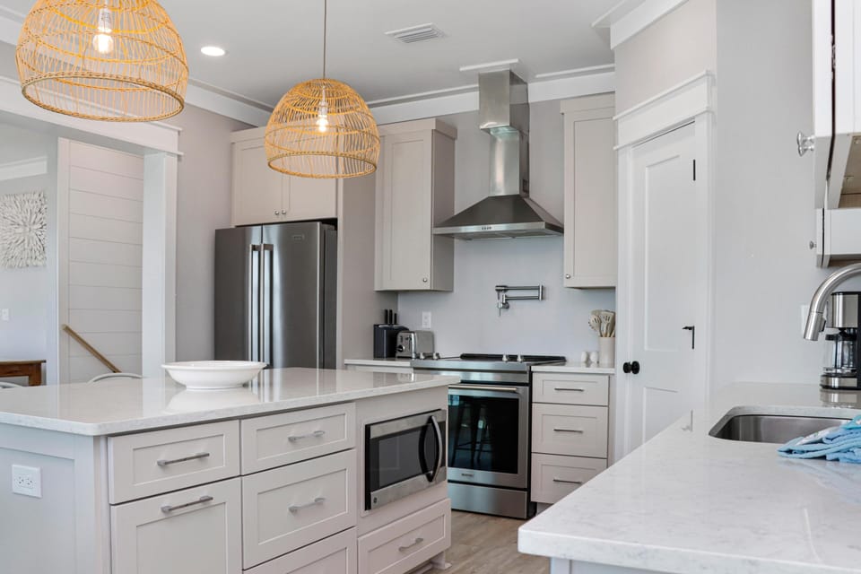 House, Multiple Beds (Windward Crest) | Private kitchen