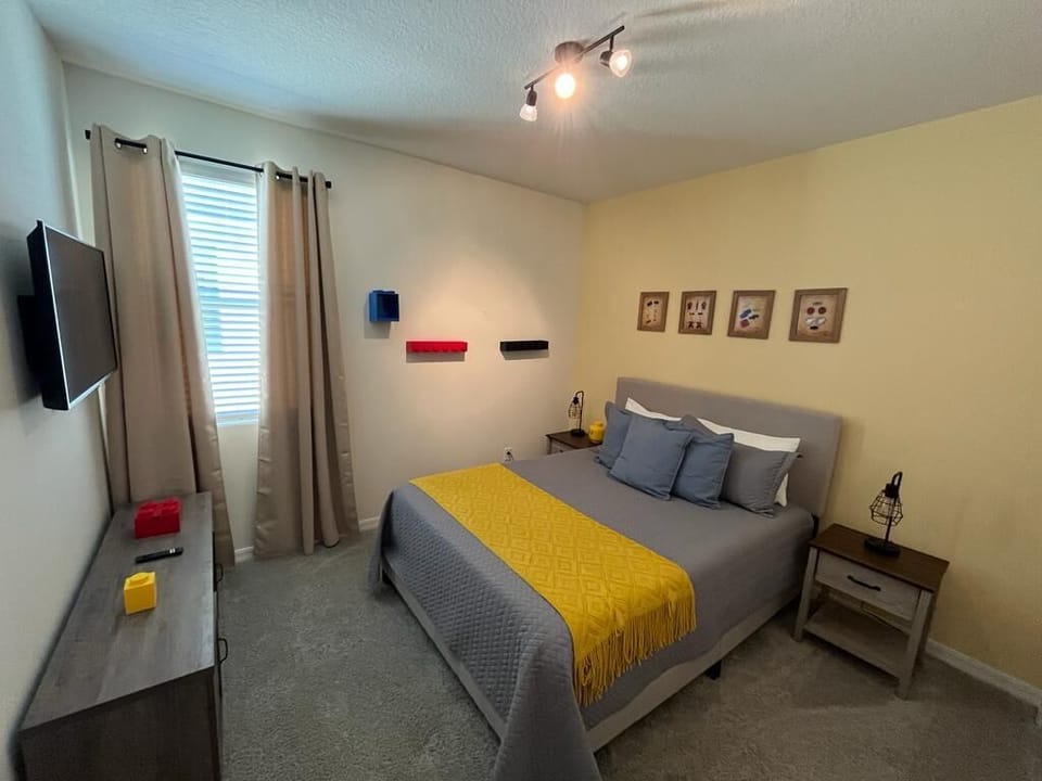Family Room, Courtyard View | Iron/ironing board, WiFi (free)