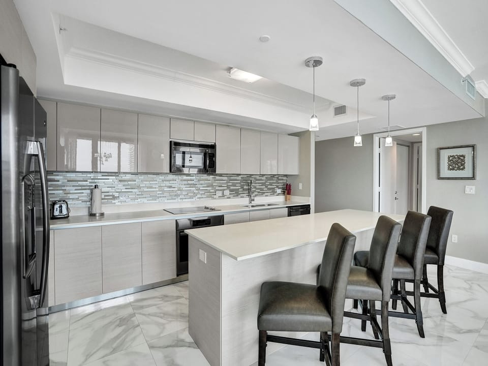 Family Apartment, Balcony, City View | Private kitchen | Electric kettle