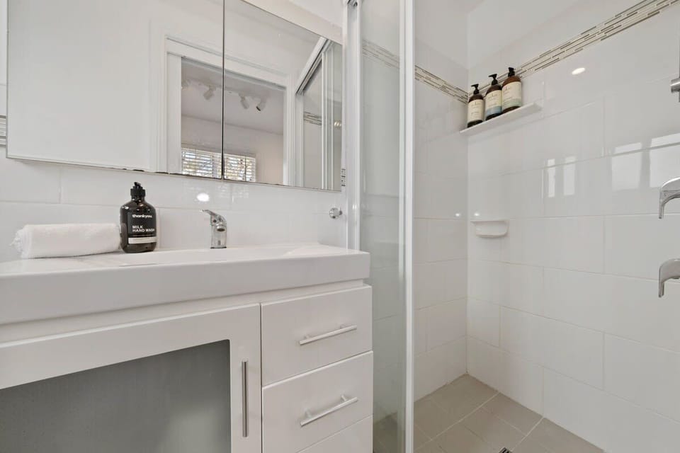 Apartment, 2 Bedrooms, Patio, Lake View | Bathroom