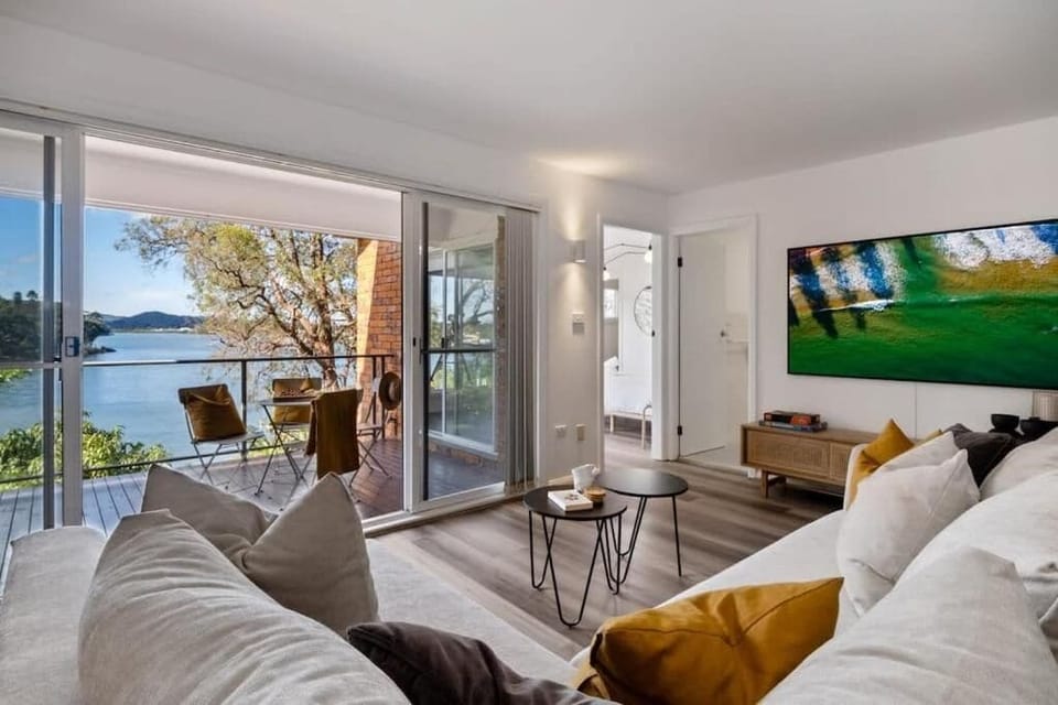 Apartment, 2 Bedrooms, Patio, Lake View | Living area
