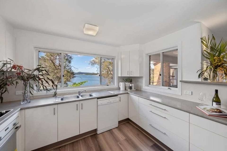 Apartment, 2 Bedrooms, Patio, Lake View | Private kitchen