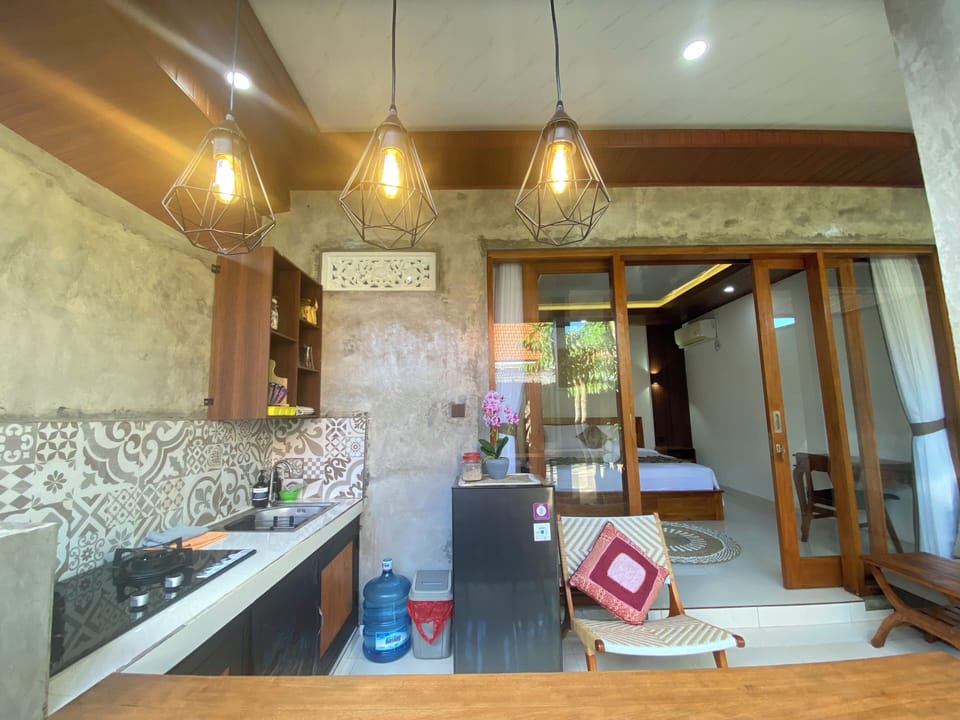 Fridge, dishwasher