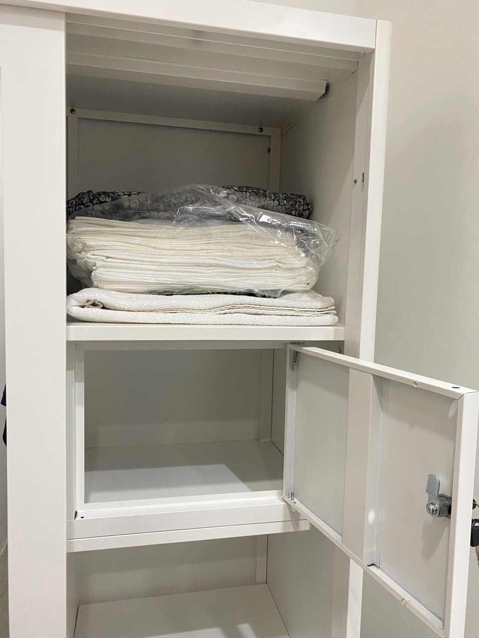 Deluxe Double Room, Park View | Bathroom | Shower, free toiletries, hair dryer, towels