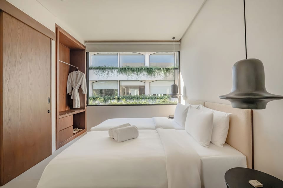 Family Suite | Minibar, iron/ironing board (on request), WiFi (free), bed sheets