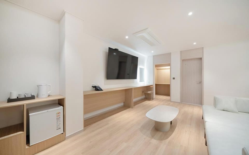 Family Room | Premium bedding, desk, laptop workspace, blackout drapes