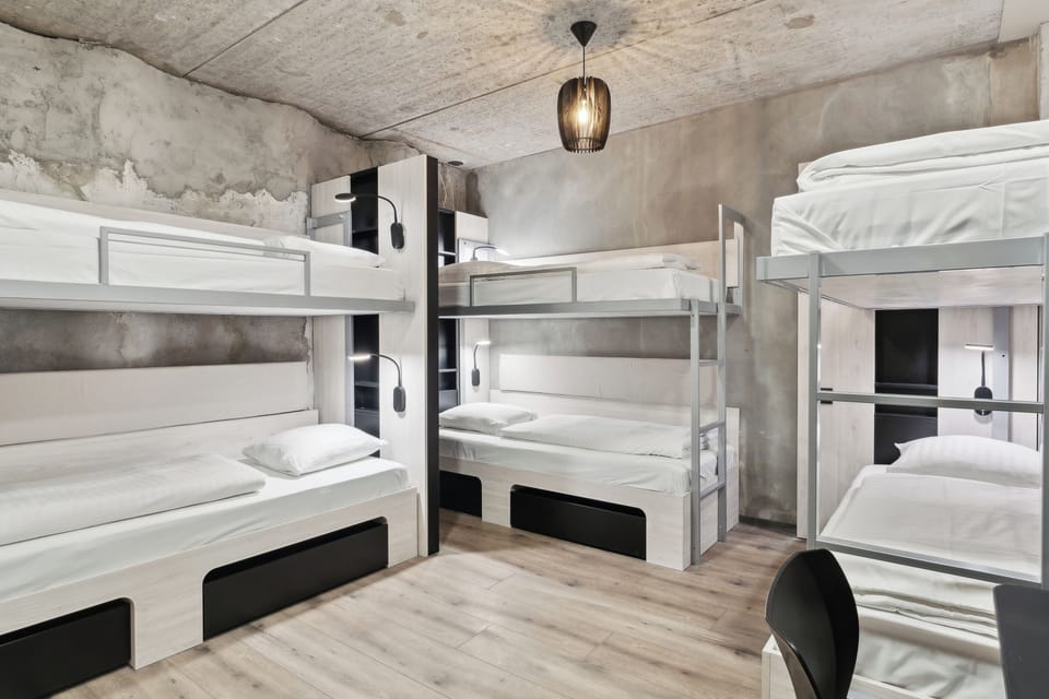 Family Room | Hypo-allergenic bedding available, desk, laptop workspace