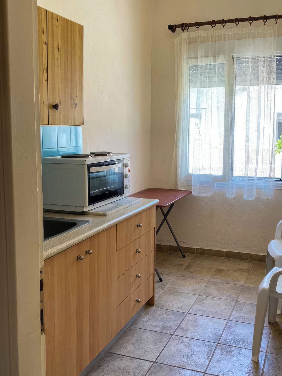 Deluxe Quadruple Room | Private kitchen | Full-size fridge, oven, stovetop, cookware/dishes/utensils