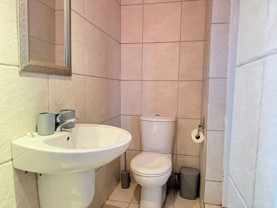 Room, 1 Bedroom, Smoking | Bathroom