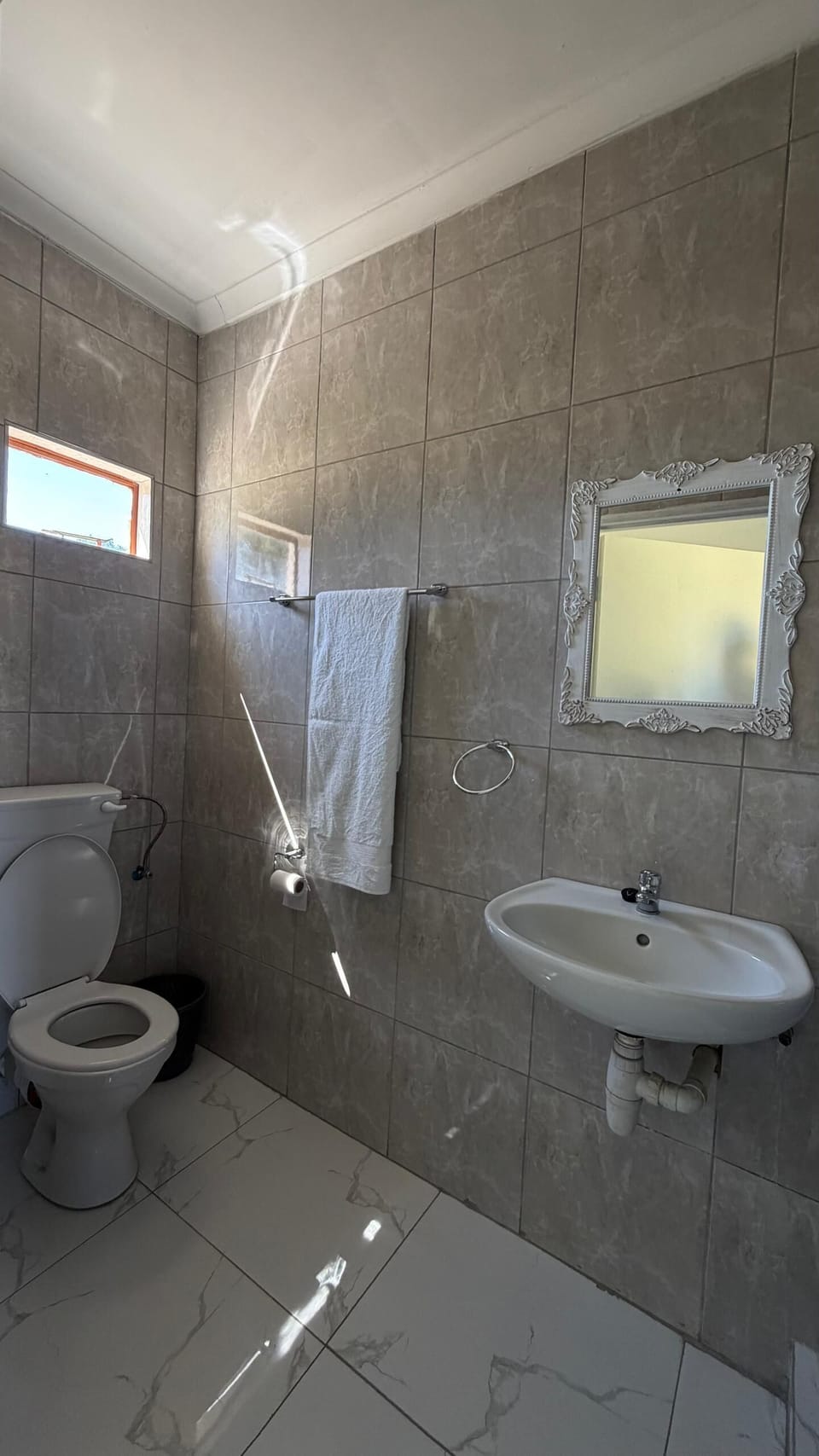 Standard Double Room | Bathroom | Towels