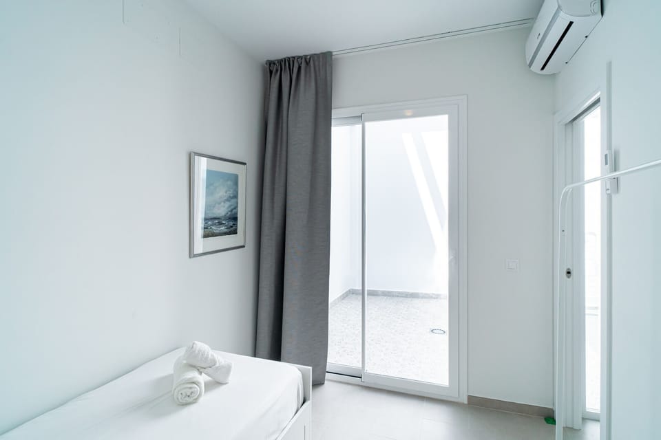 3 bedrooms, bed sheets