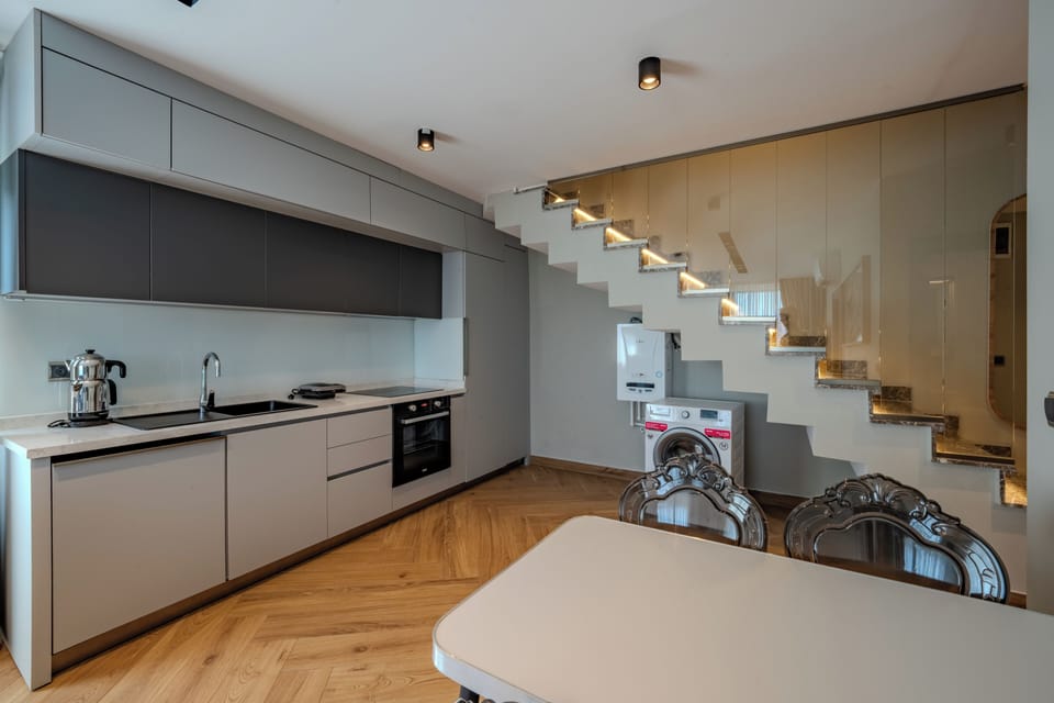 Family Duplex, Balcony | Private kitchen | Fridge, oven, stovetop, dishwasher