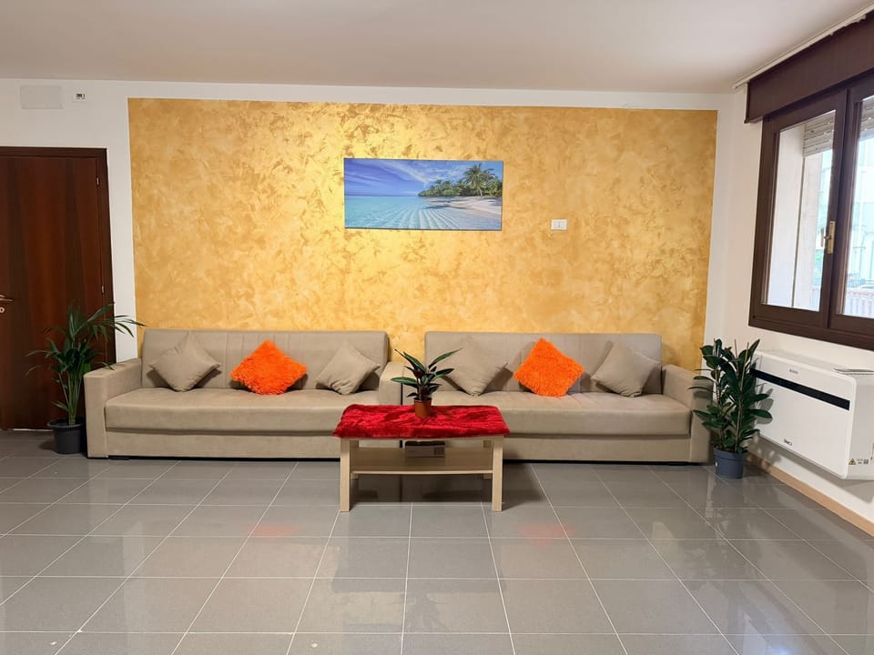 Family Room | Private kitchen | Fridge, microwave, oven, stovetop